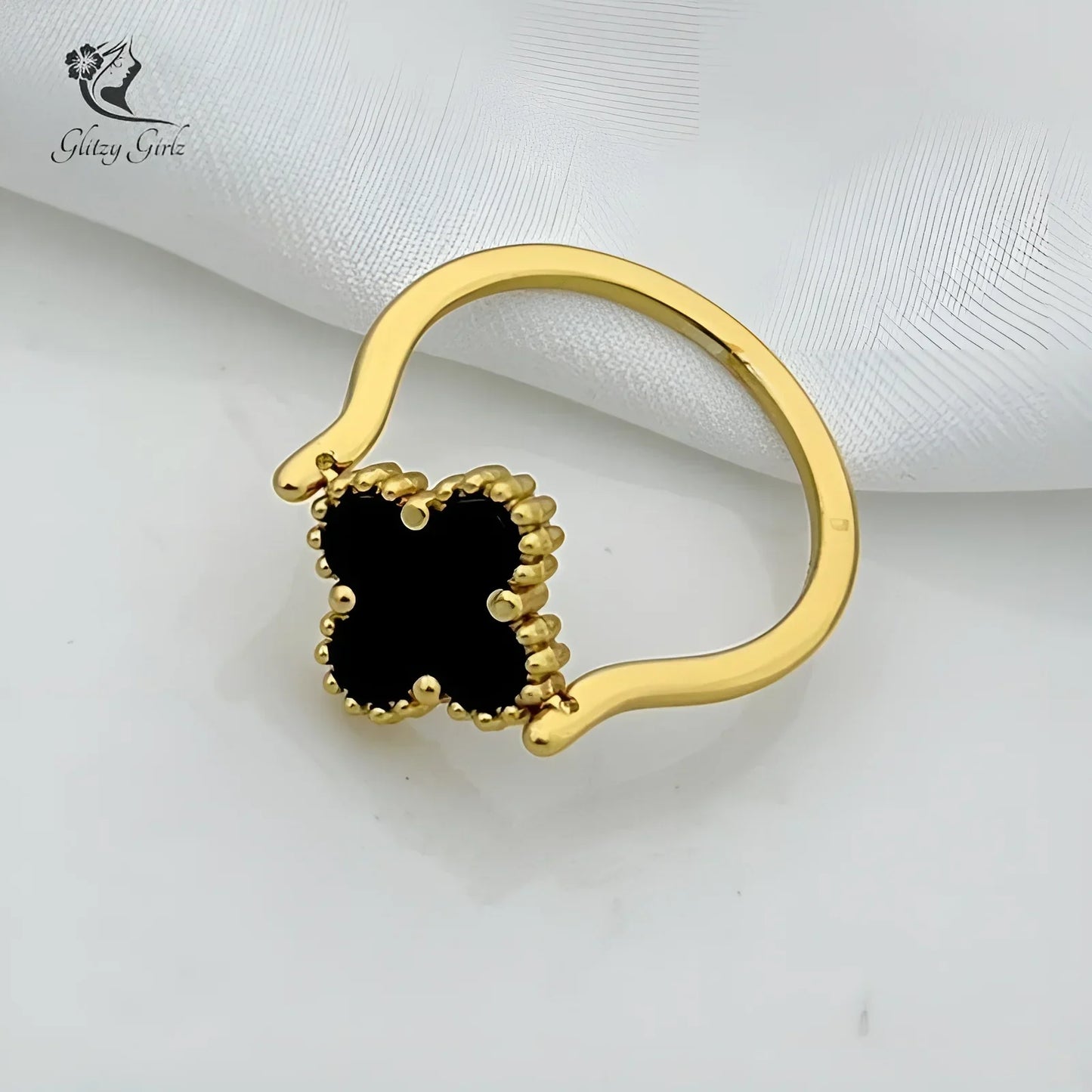 Rotatable clover ring